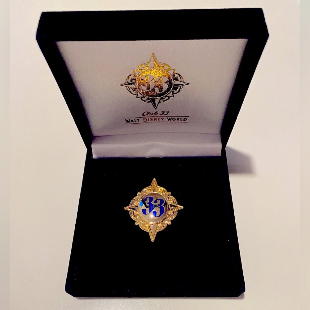 New in Velvet Box Disney Club 33 Pin